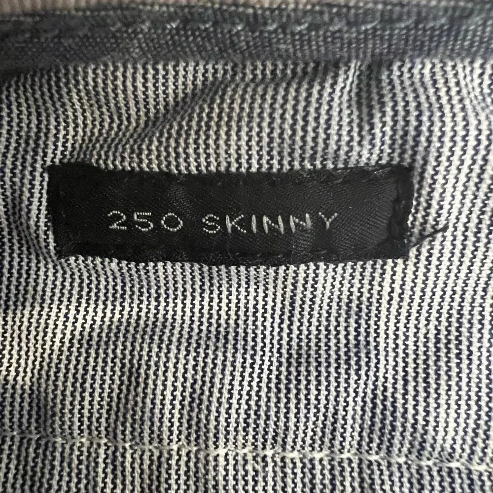 J crew 250 skinny pants stretch chino Catskill green, 32X30, NWT, Small Spot